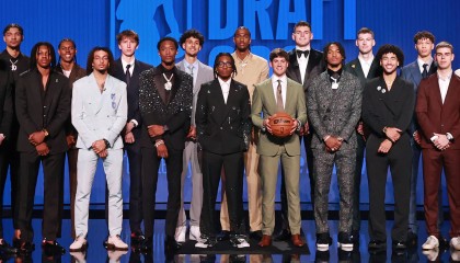 波士顿凯尔特人队新赛季备战：布朗领航，战术升级，挑战巅峰